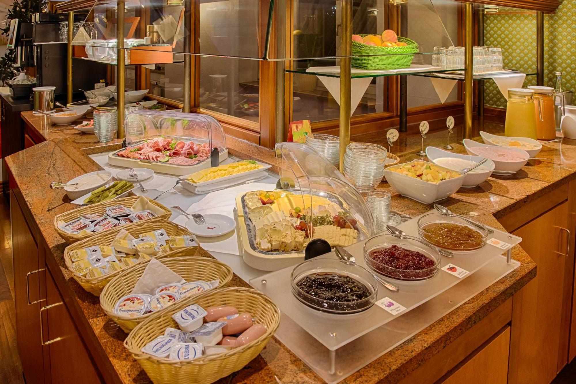 Hotel Fuersteneck แบร์นบวร์ก ภายนอก รูปภาพ